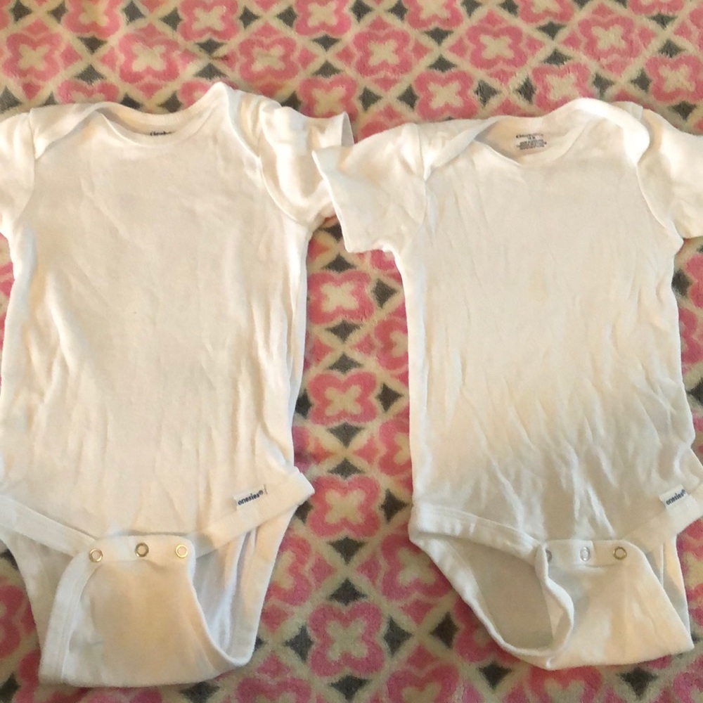 💗💗4 onesie and 2 pairs of PJ’s - Picture 8 of 8